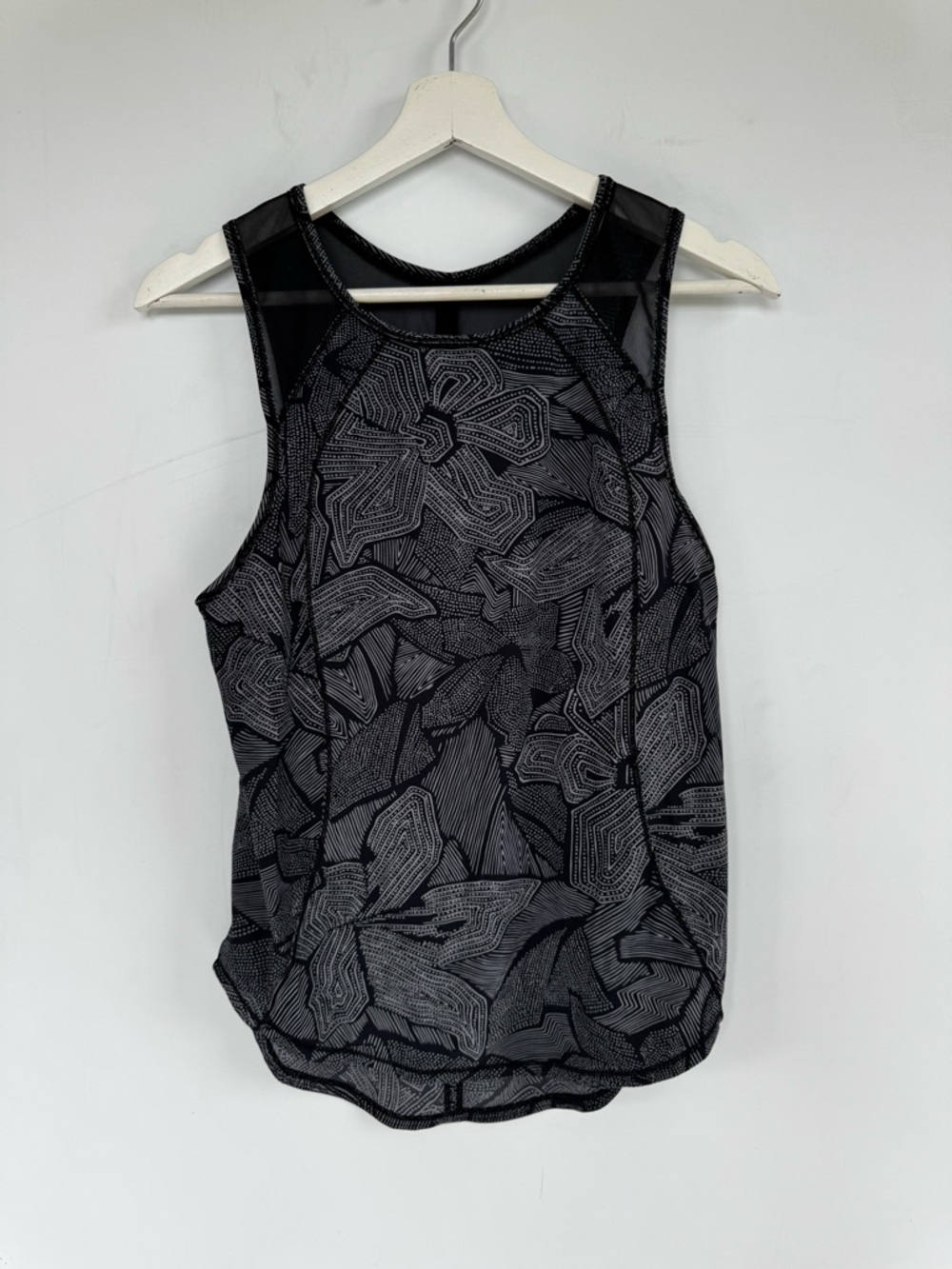 Lululemon Tank top Women 2/4 Black White Sculpt Dottie Tribe Back Mesh Cut Out